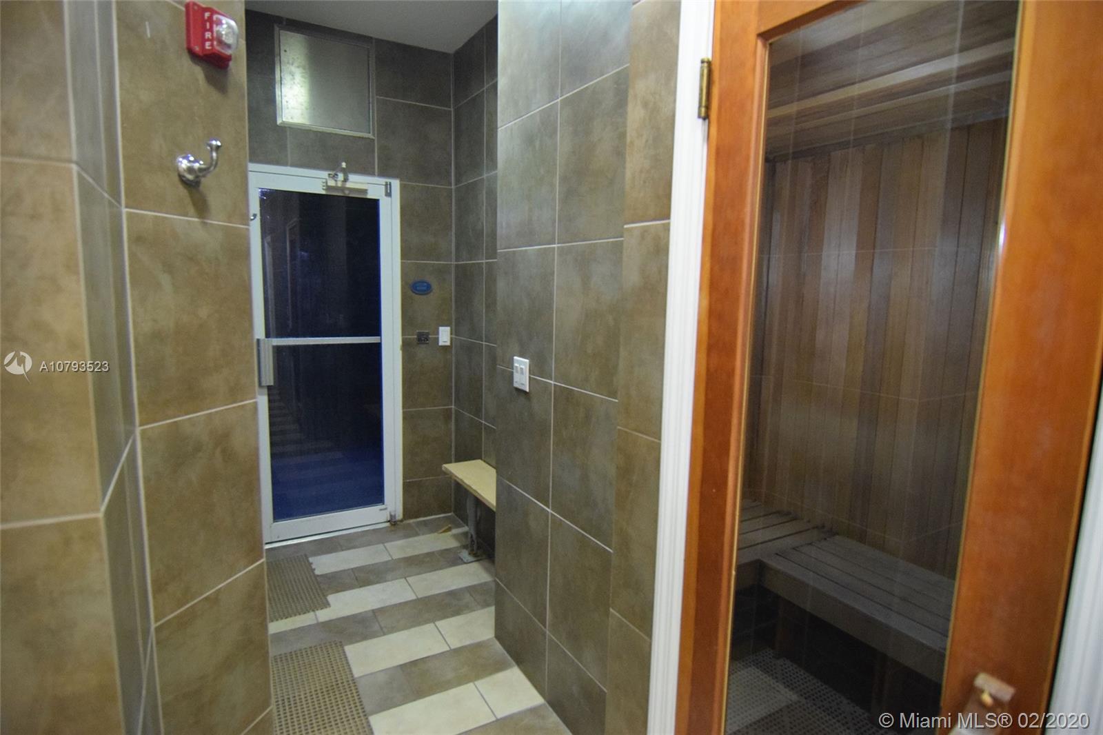 THE COLLINS CONDO - Residential