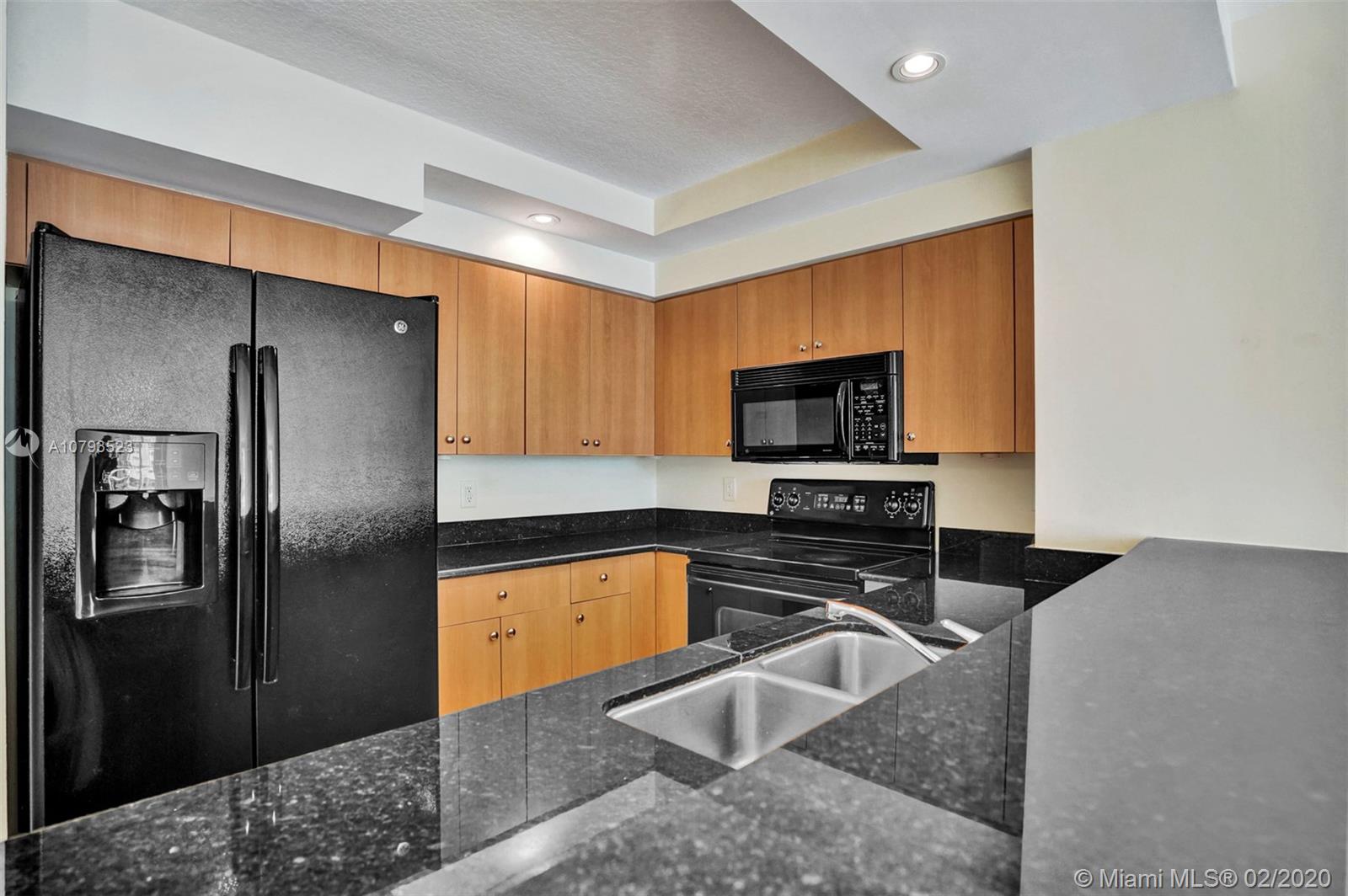 THE COLLINS CONDO - Residential