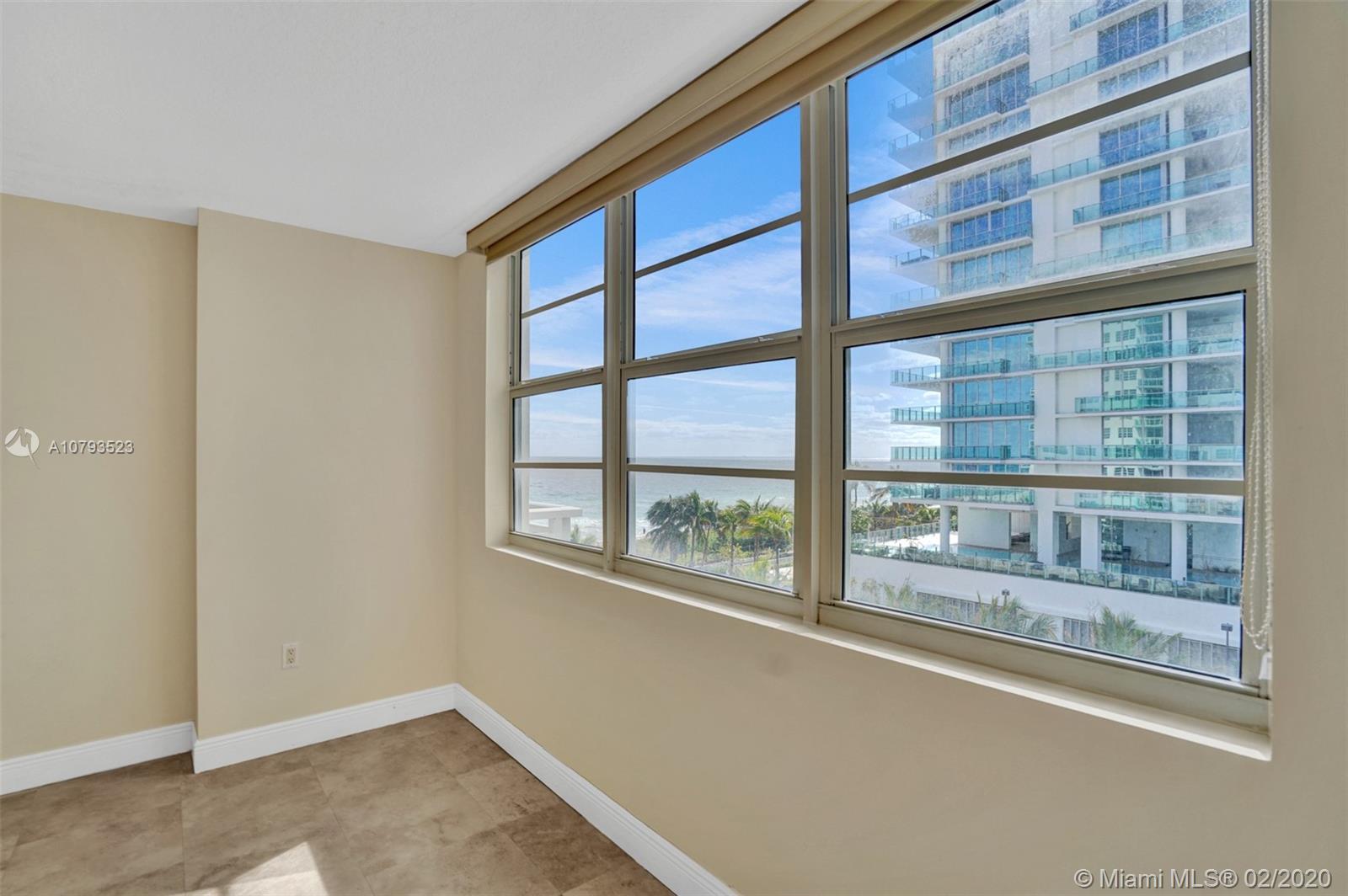 THE COLLINS CONDO - Residential