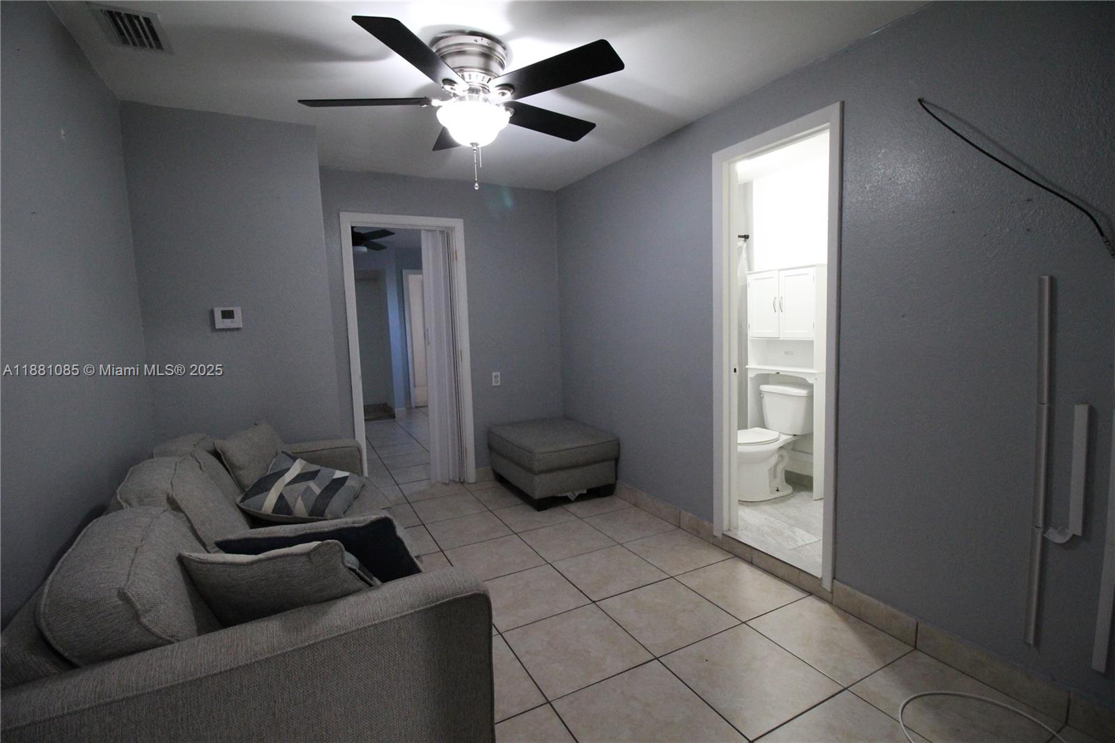 VENETIAN ACRES - Residential Lease