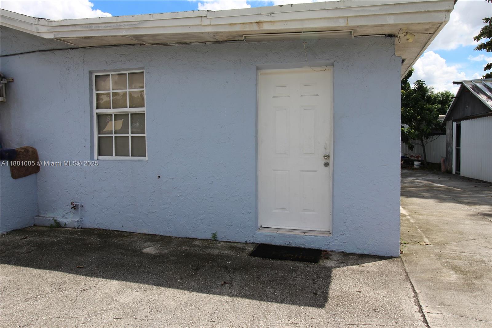 VENETIAN ACRES - Residential Lease