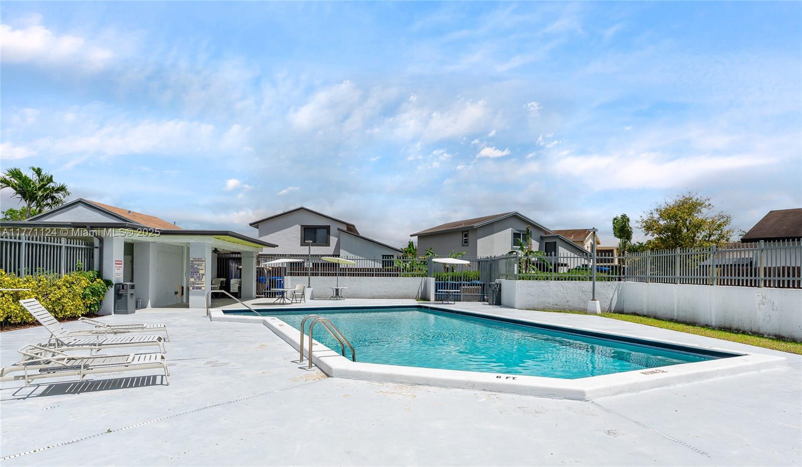 FONTAINEBLEAU PARK WEST V - Residential