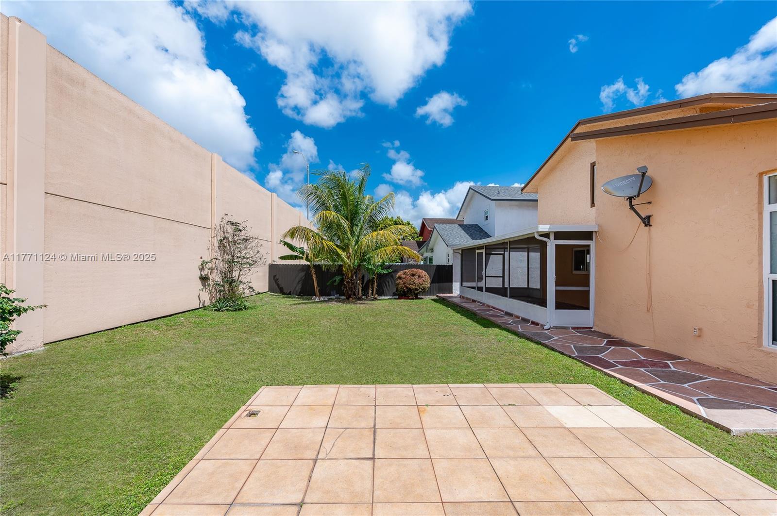 FONTAINEBLEAU PARK WEST V - Residential