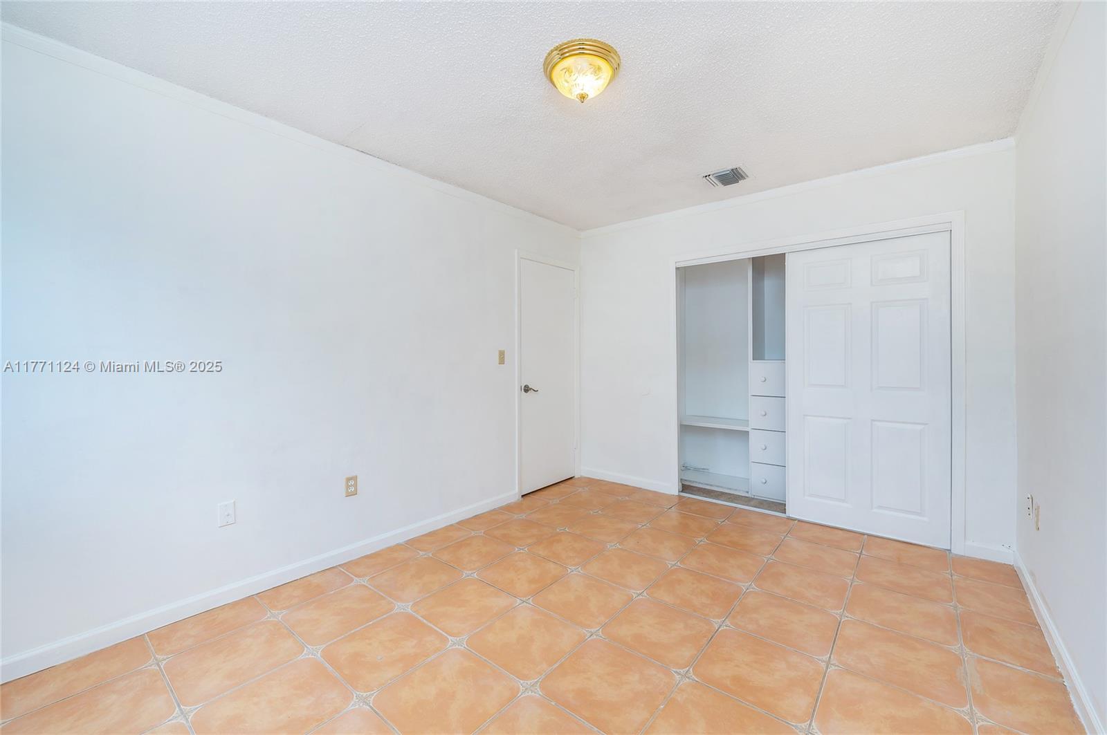 FONTAINEBLEAU PARK WEST V - Residential