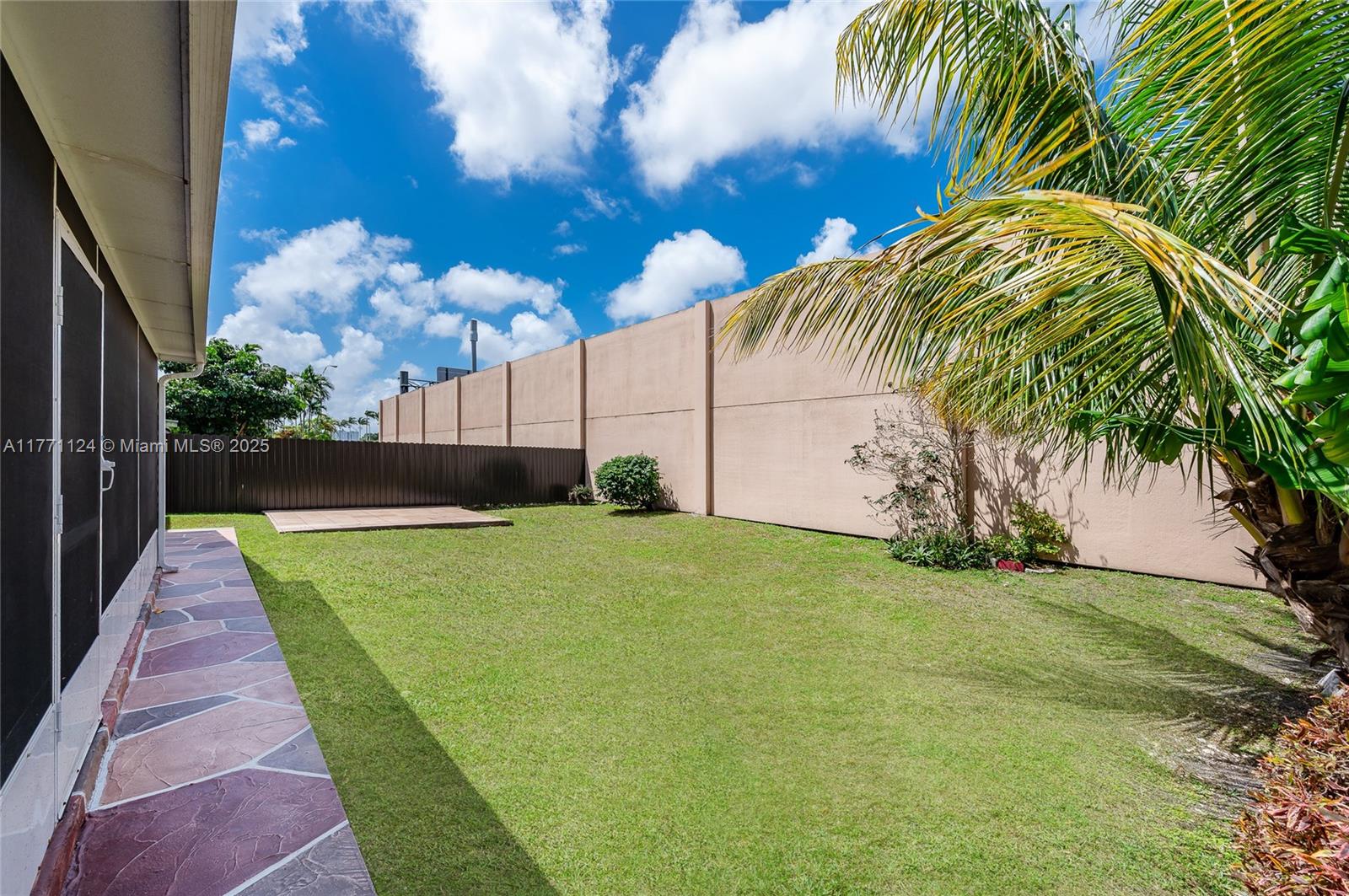 FONTAINEBLEAU PARK WEST V - Residential