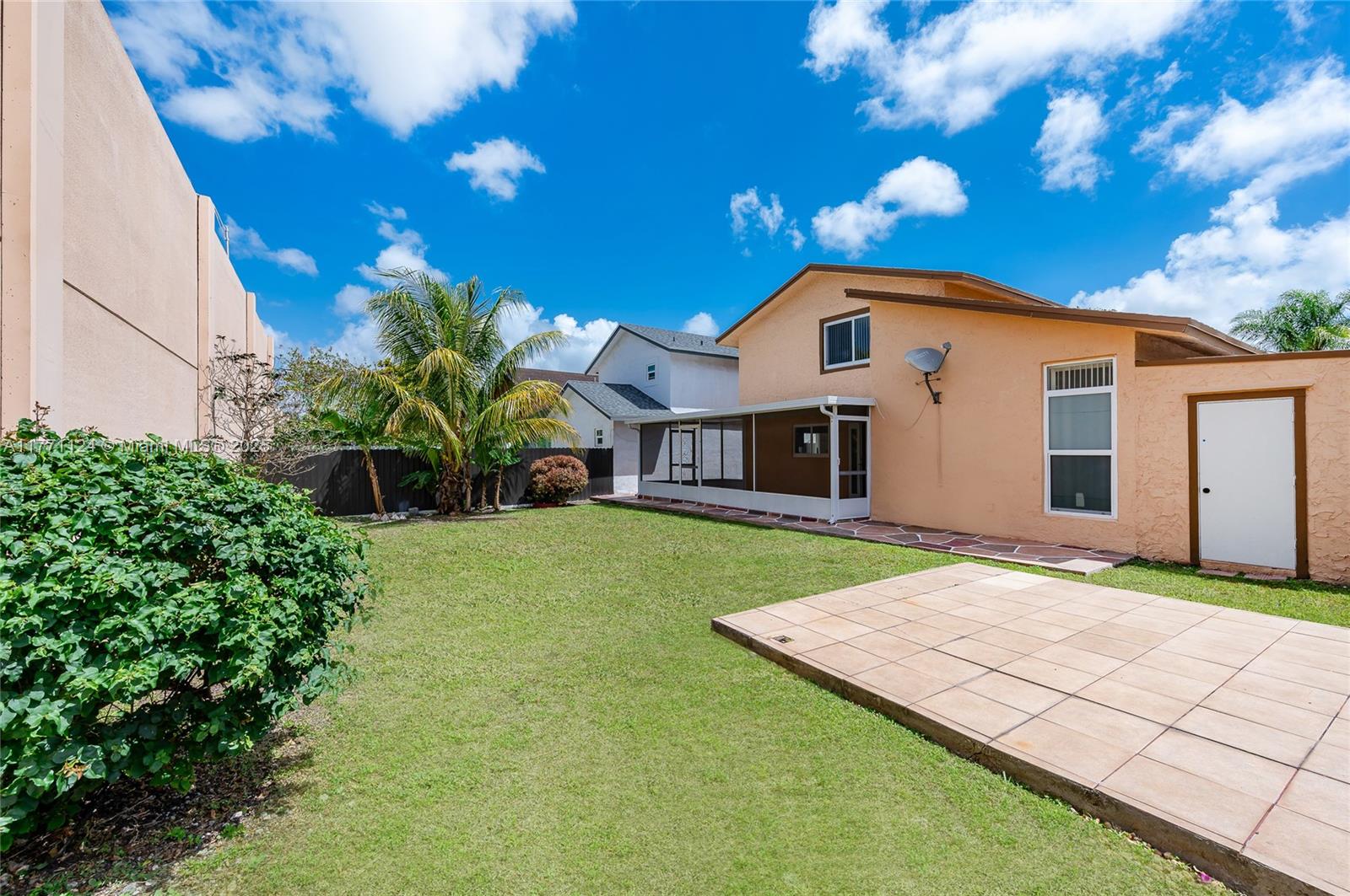 FONTAINEBLEAU PARK WEST V - Residential