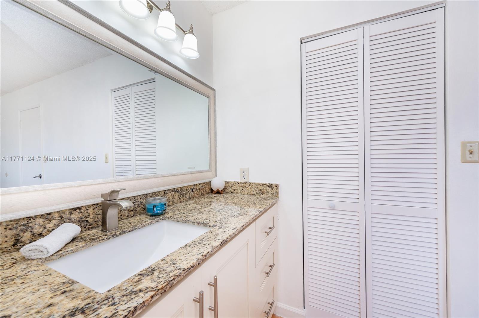 FONTAINEBLEAU PARK WEST V - Residential