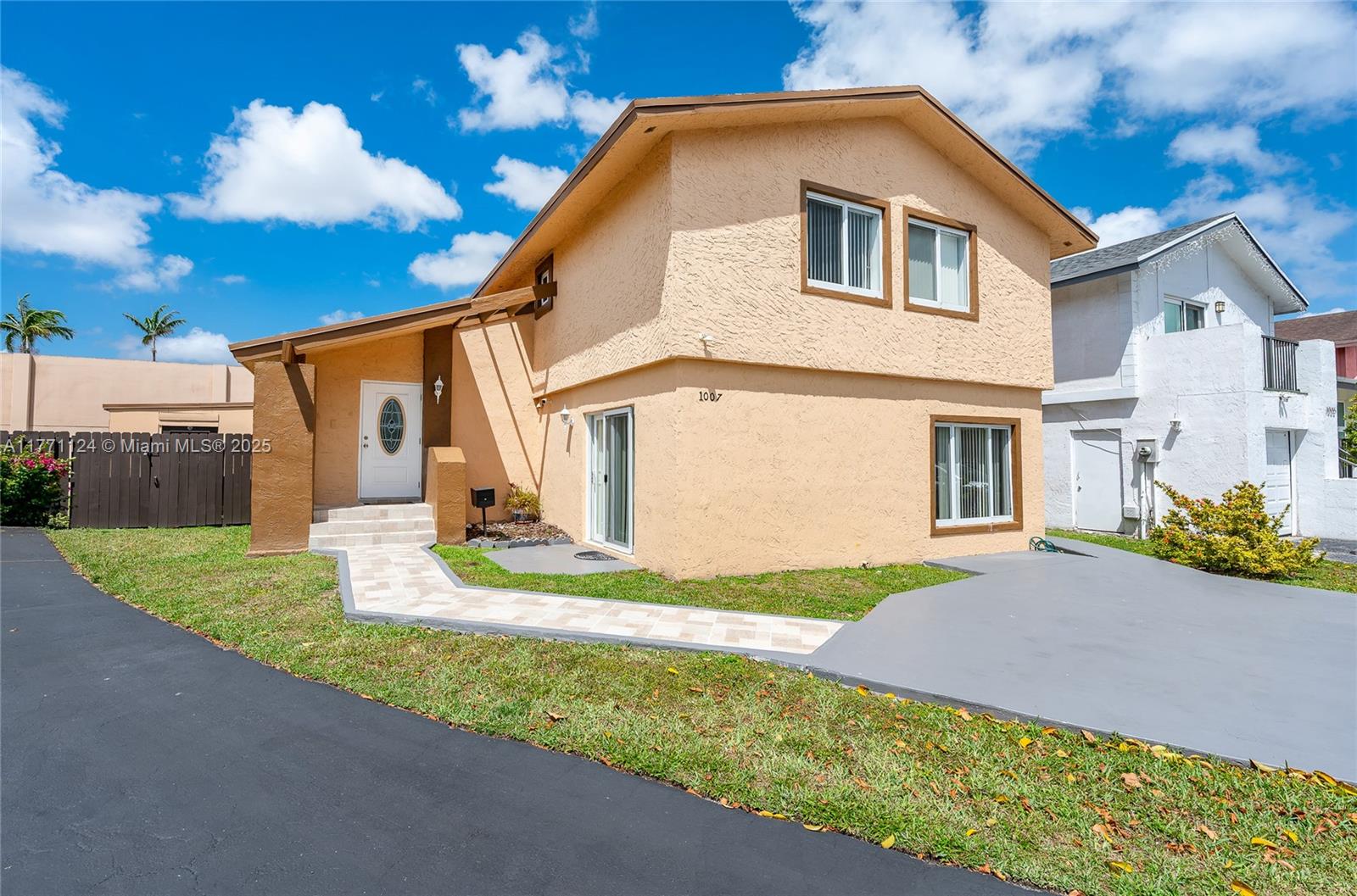 FONTAINEBLEAU PARK WEST V - Residential