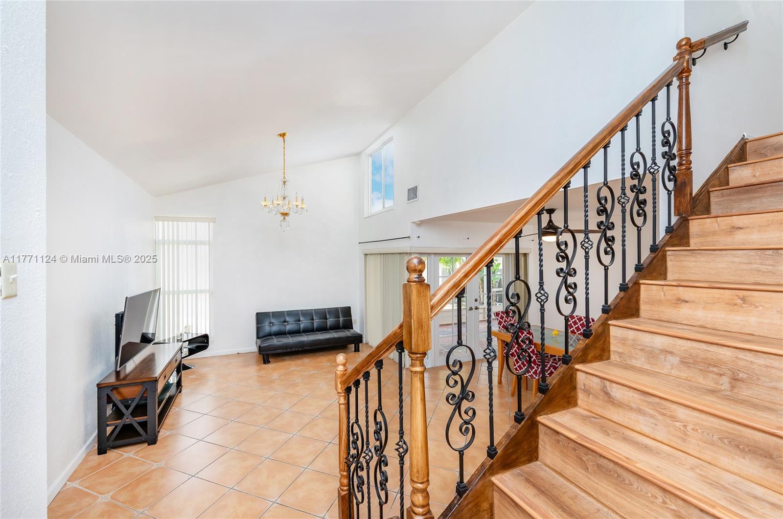 FONTAINEBLEAU PARK WEST V - Residential