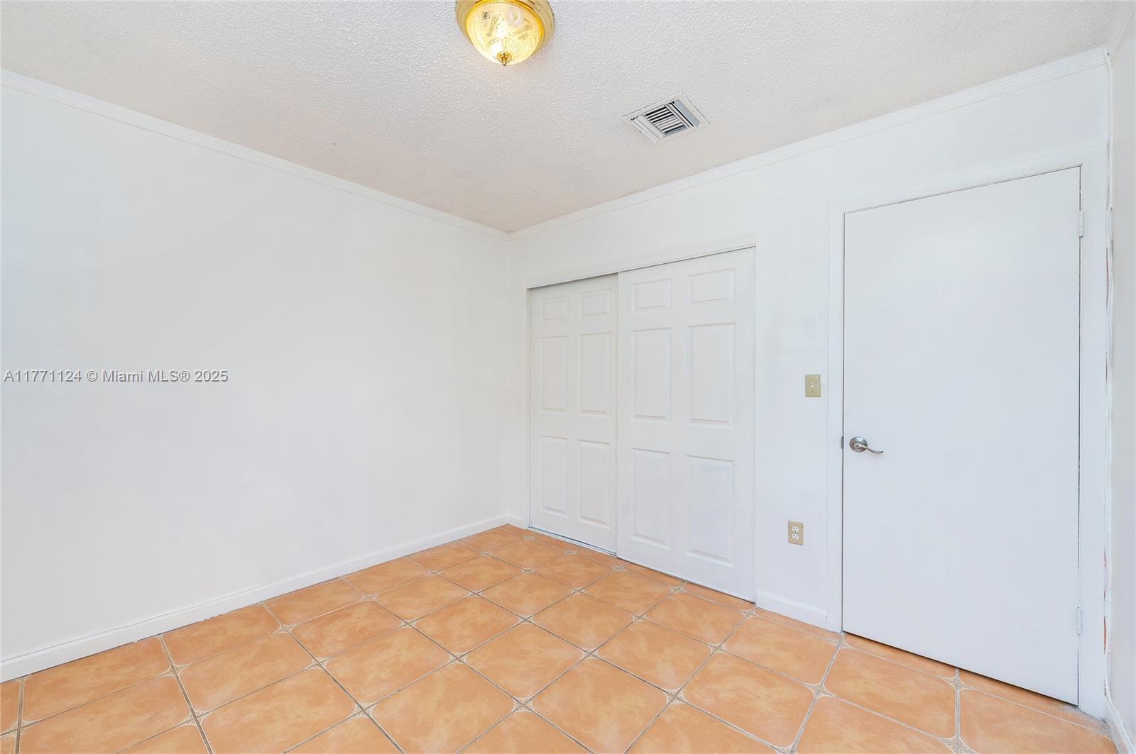 FONTAINEBLEAU PARK WEST V - Residential