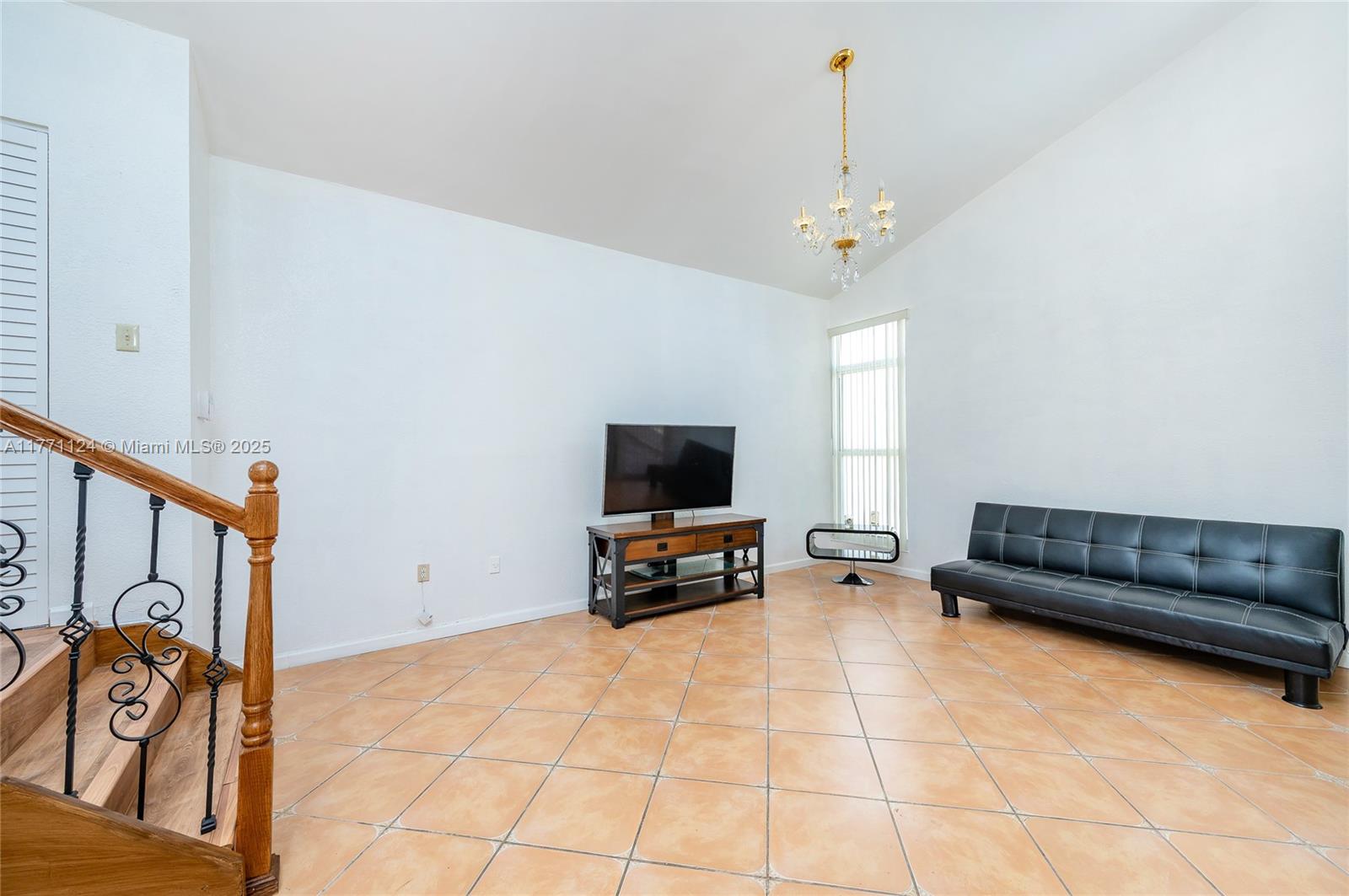 FONTAINEBLEAU PARK WEST V - Residential