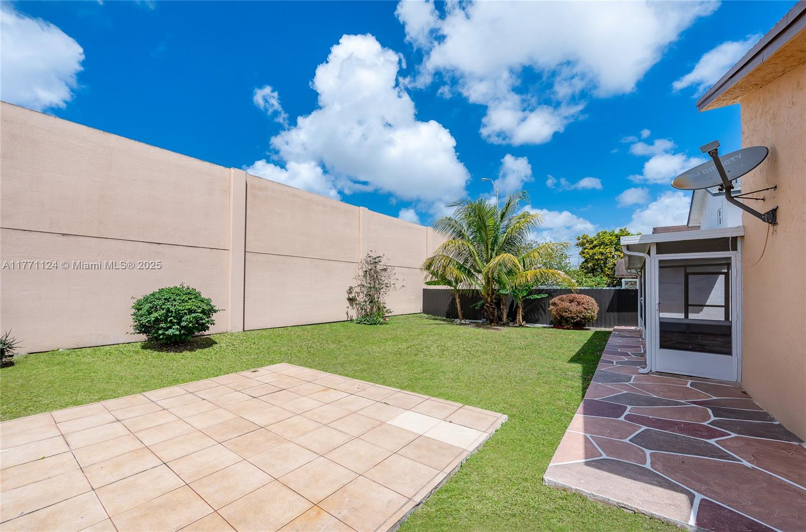 FONTAINEBLEAU PARK WEST V - Residential