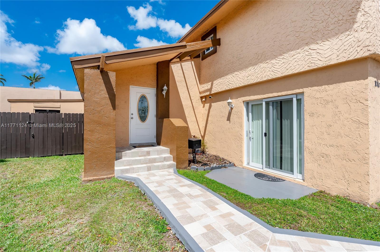 1007 NW 106th Ave Cir