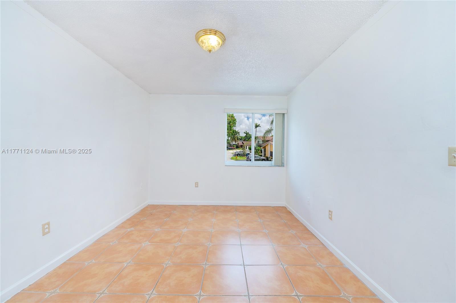 FONTAINEBLEAU PARK WEST V - Residential