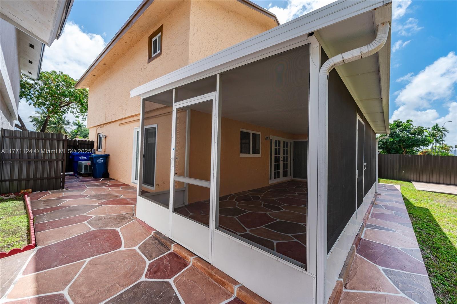 FONTAINEBLEAU PARK WEST V - Residential