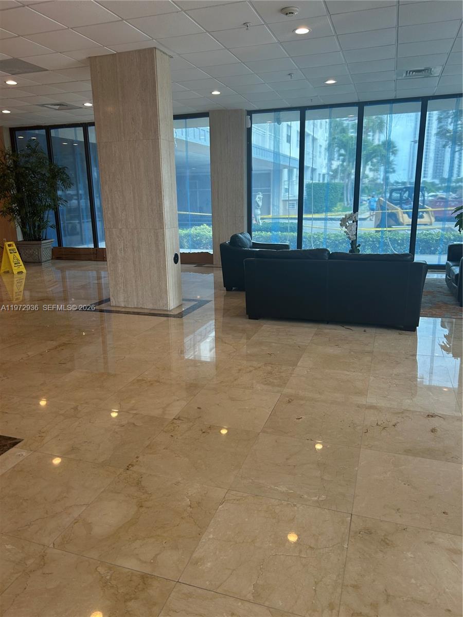 400 Kings Point Dr 1624