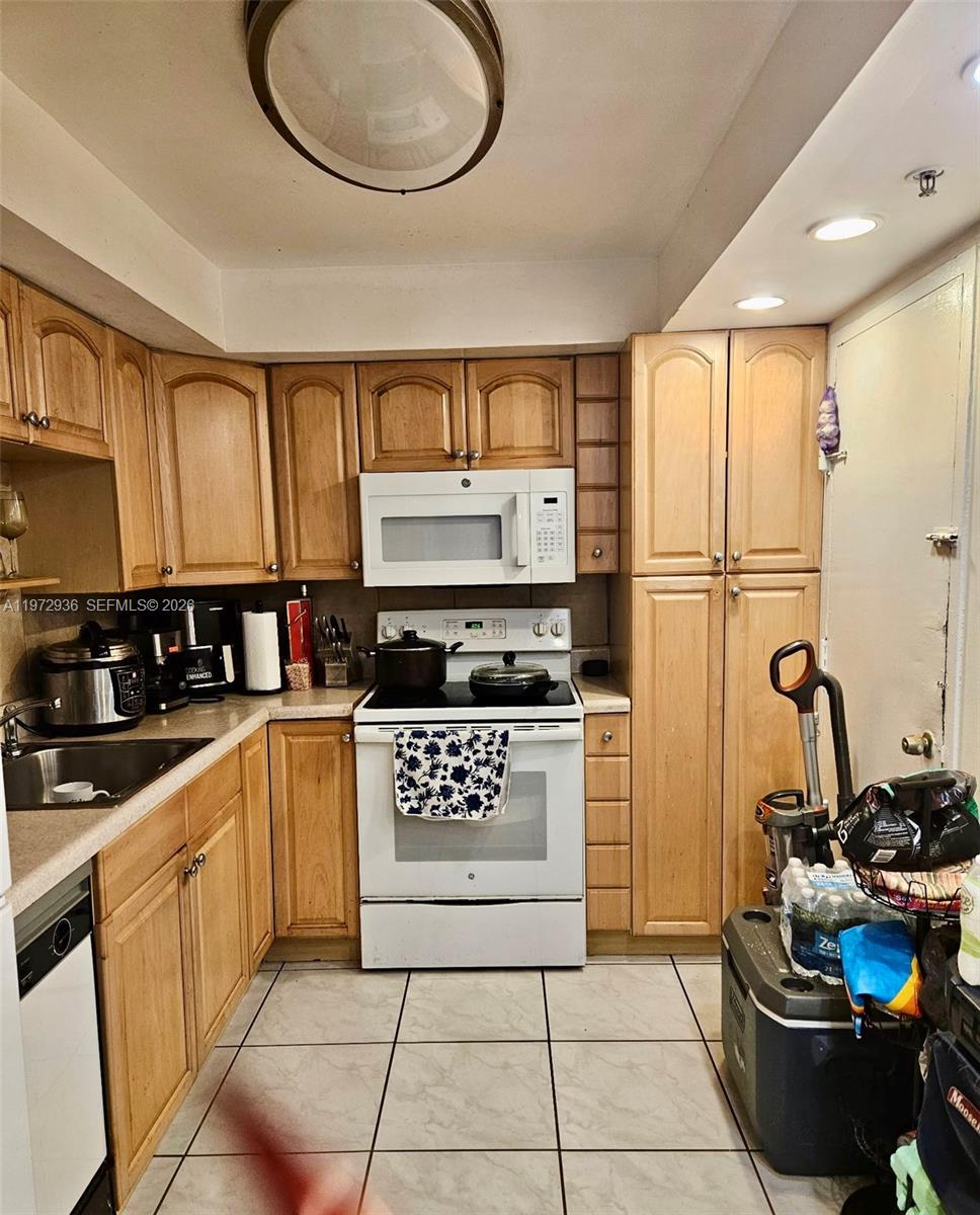 400 Kings Point Dr 1624