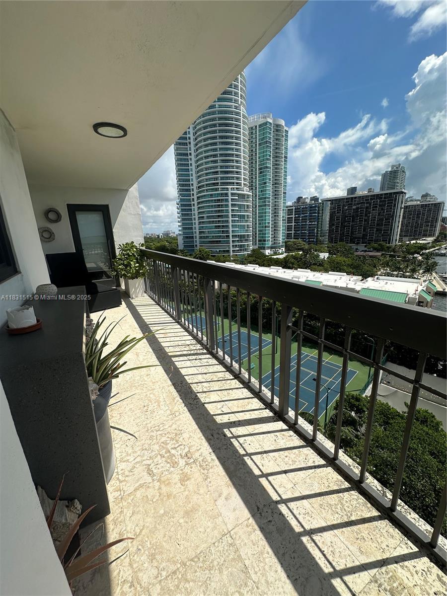 BRICKELL BAY CLUB CONDO - Residential