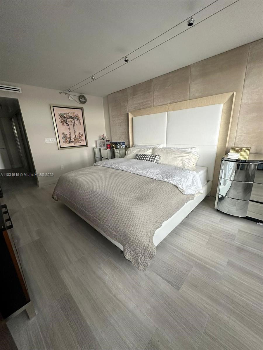 BRICKELL BAY CLUB CONDO - Residential