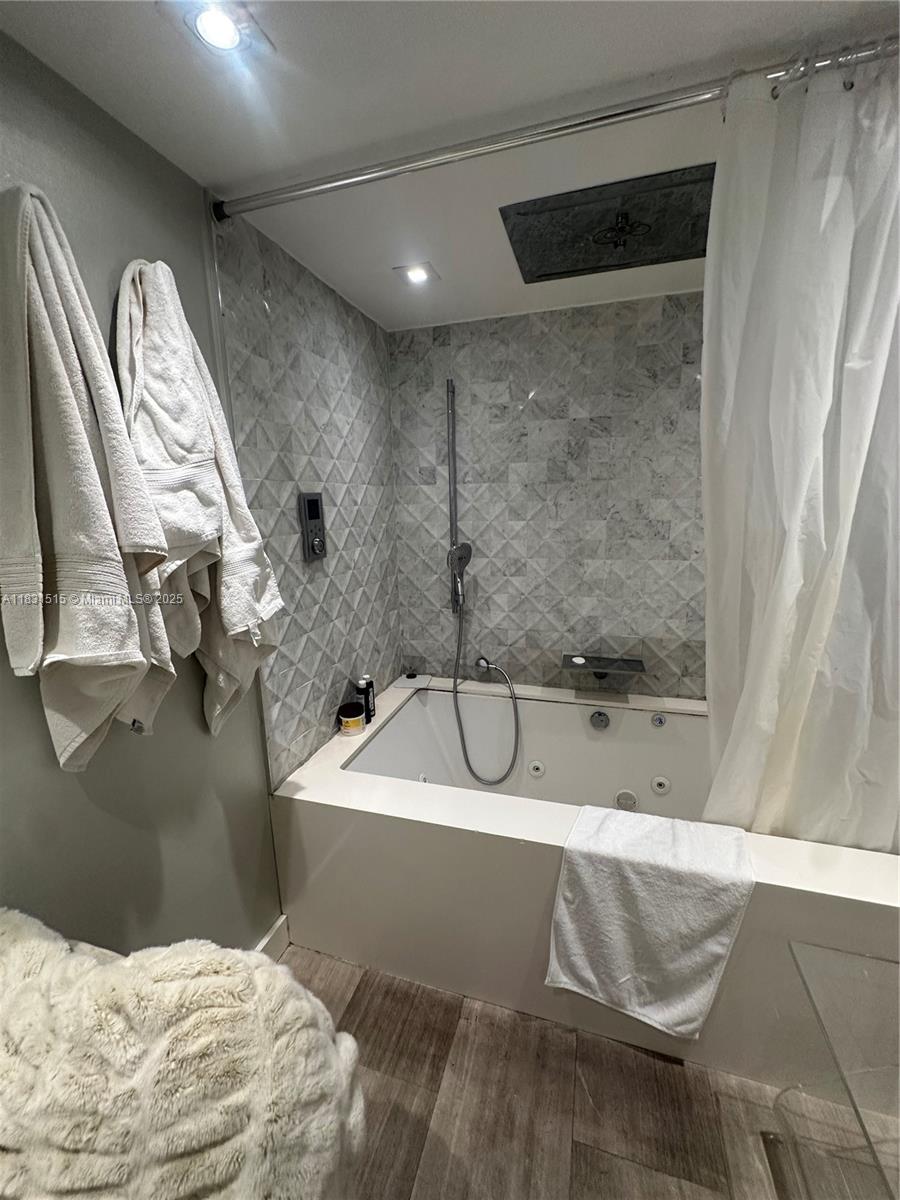 BRICKELL BAY CLUB CONDO - Residential