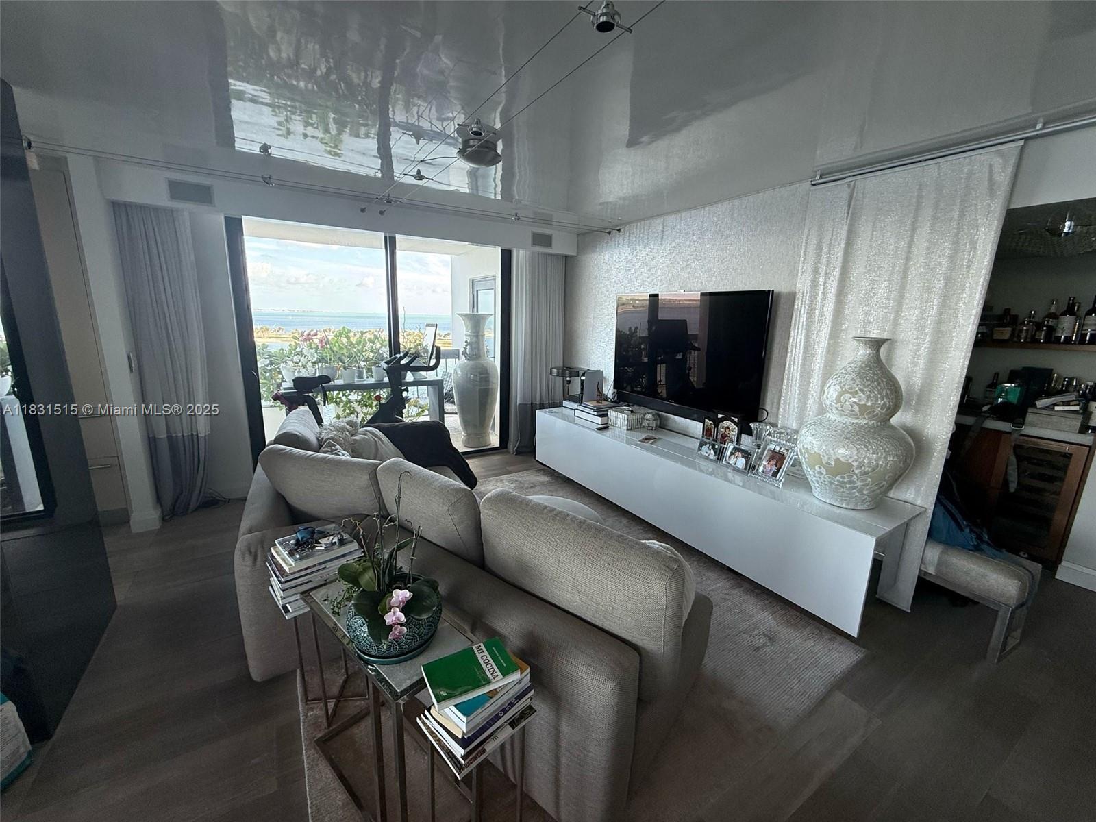 BRICKELL BAY CLUB CONDO - Residential