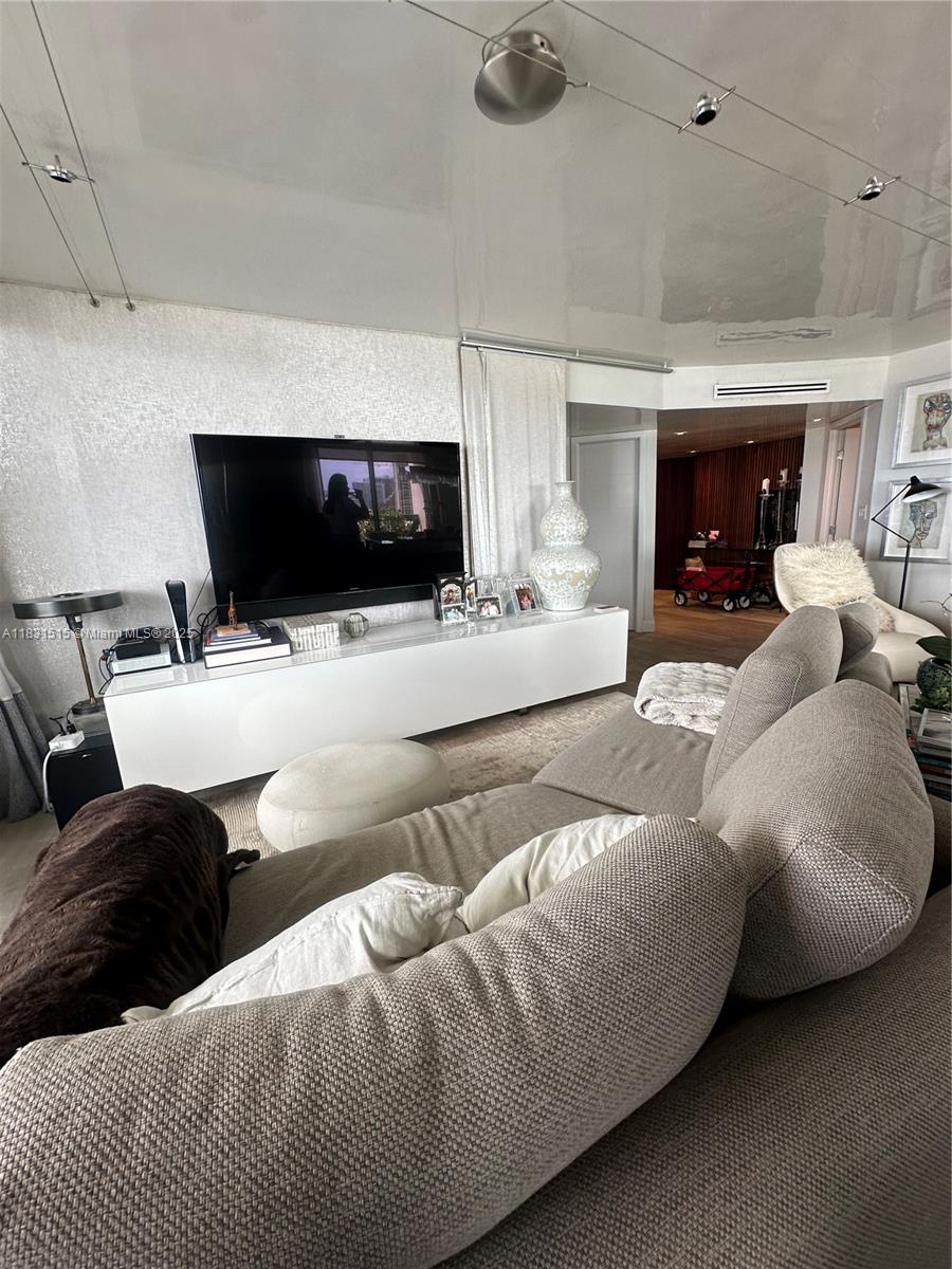 BRICKELL BAY CLUB CONDO - Residential