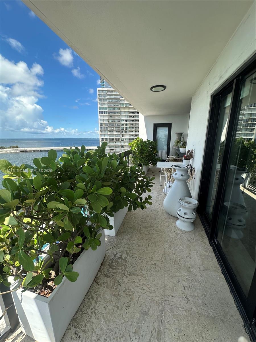 BRICKELL BAY CLUB CONDO - Residential