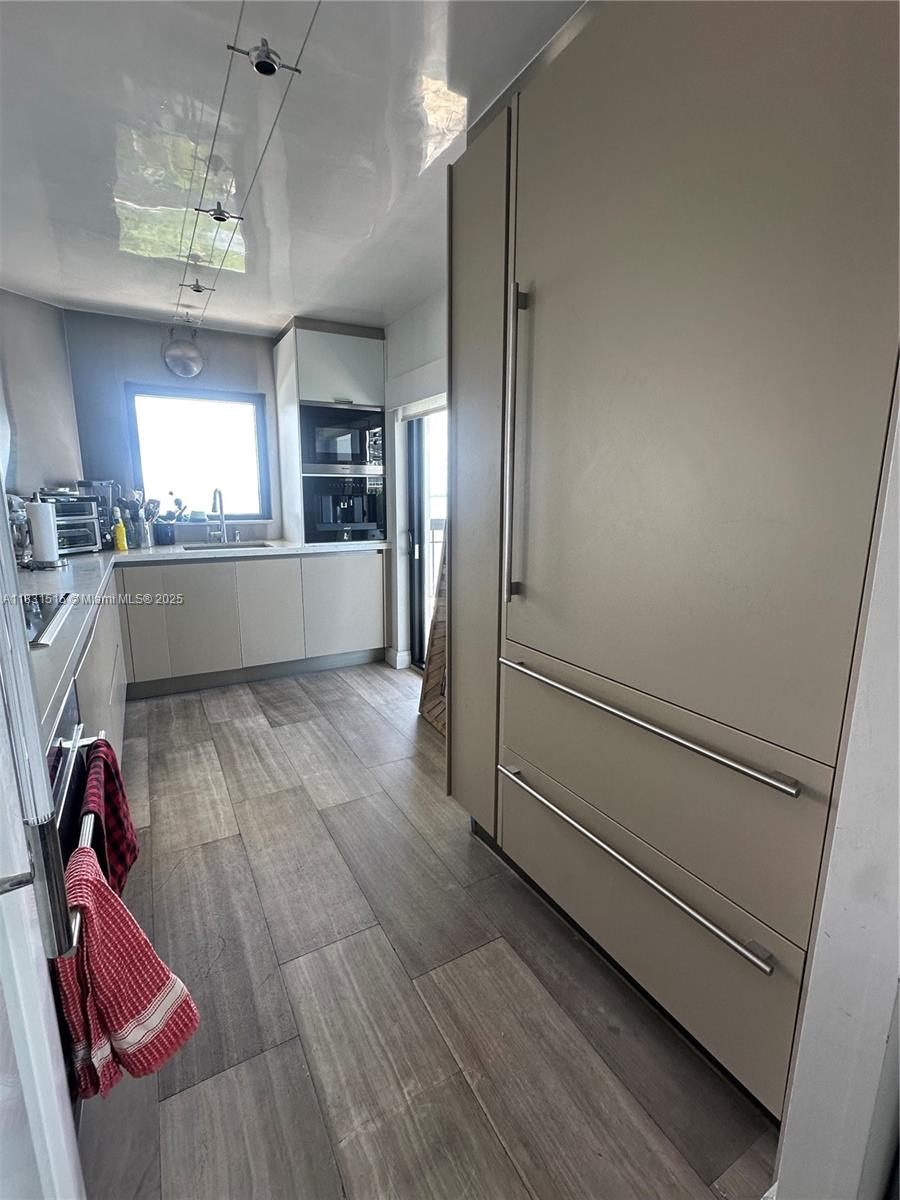 BRICKELL BAY CLUB CONDO - Residential