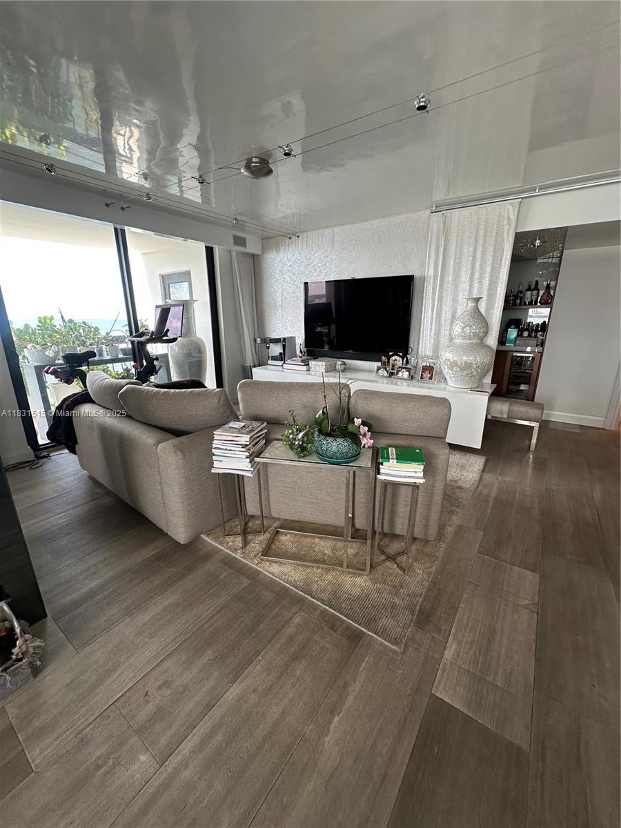 BRICKELL BAY CLUB CONDO - Residential