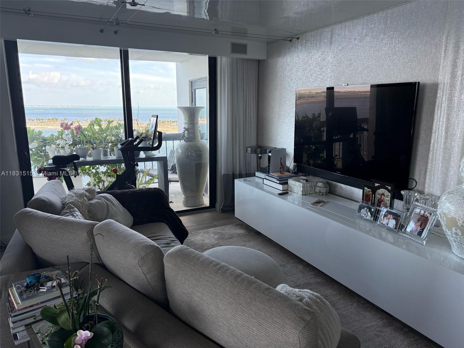BRICKELL BAY CLUB CONDO - Residential