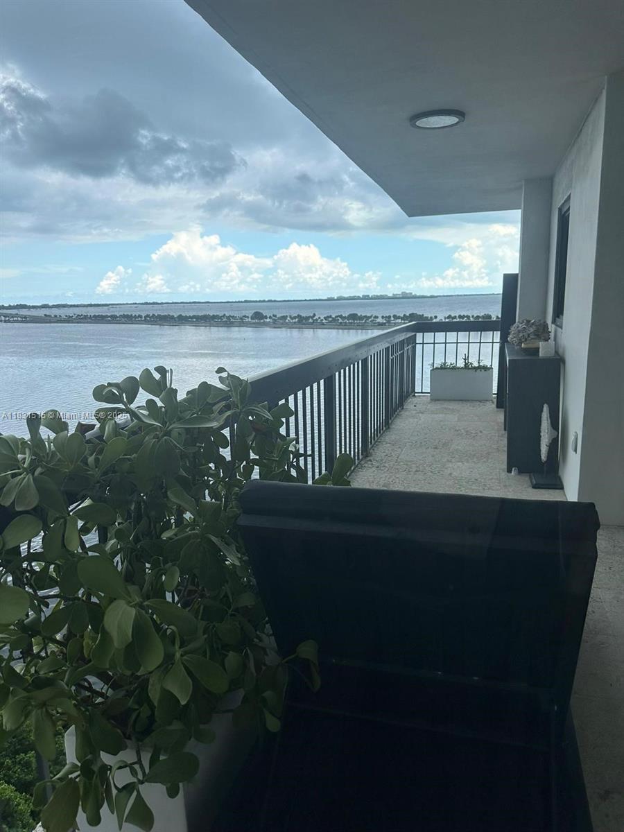 BRICKELL BAY CLUB CONDO - Residential