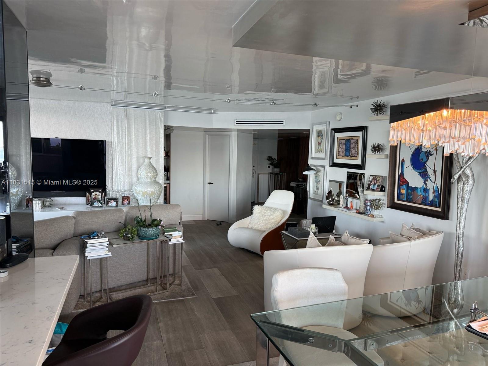 BRICKELL BAY CLUB CONDO - Residential