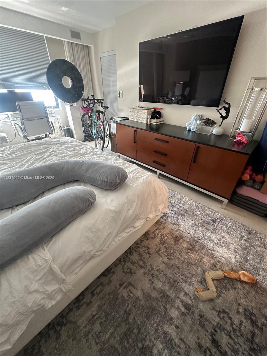 BRICKELL BAY CLUB CONDO - Residential