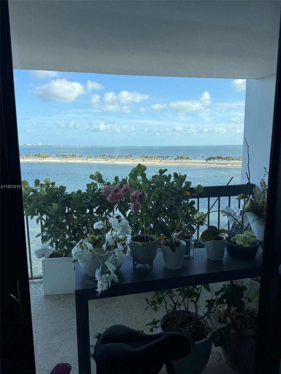 BRICKELL BAY CLUB CONDO - Residential