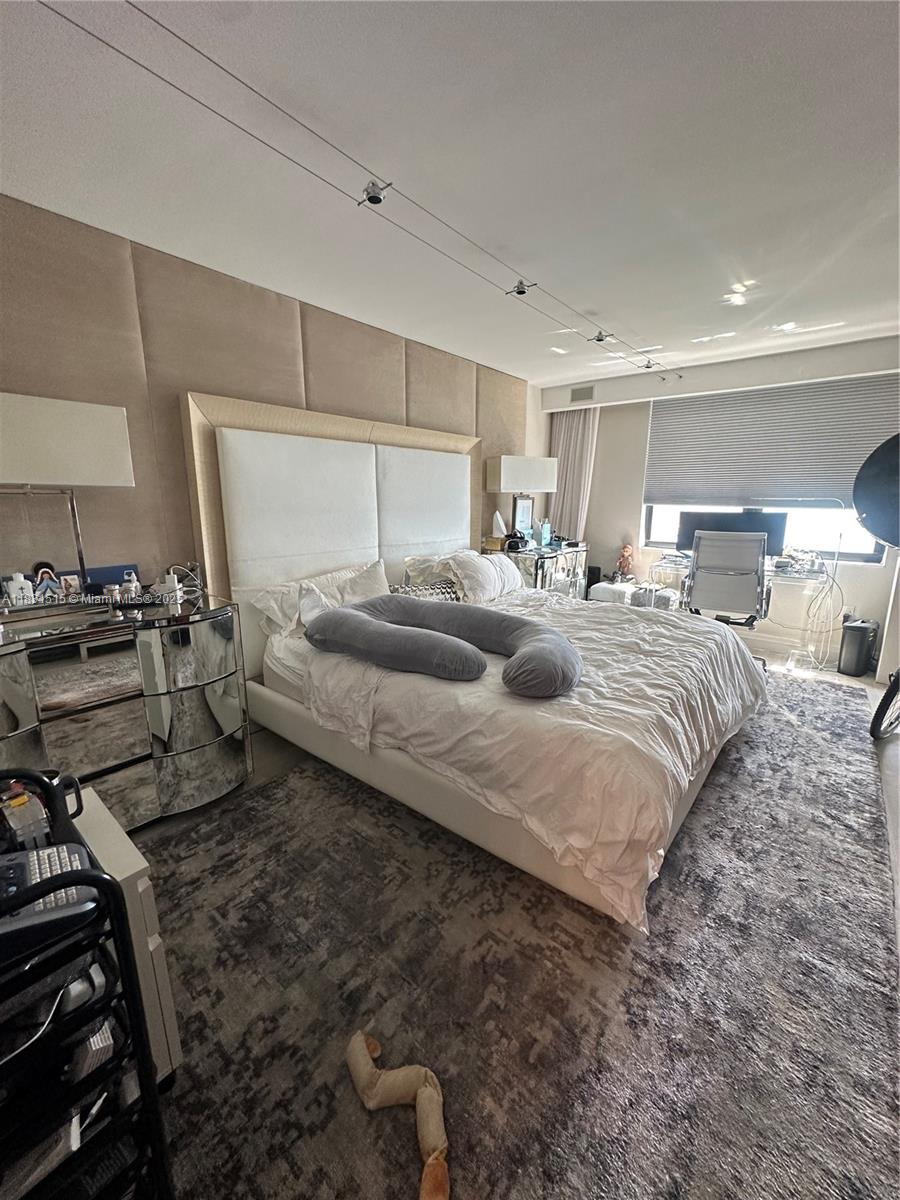 BRICKELL BAY CLUB CONDO - Residential