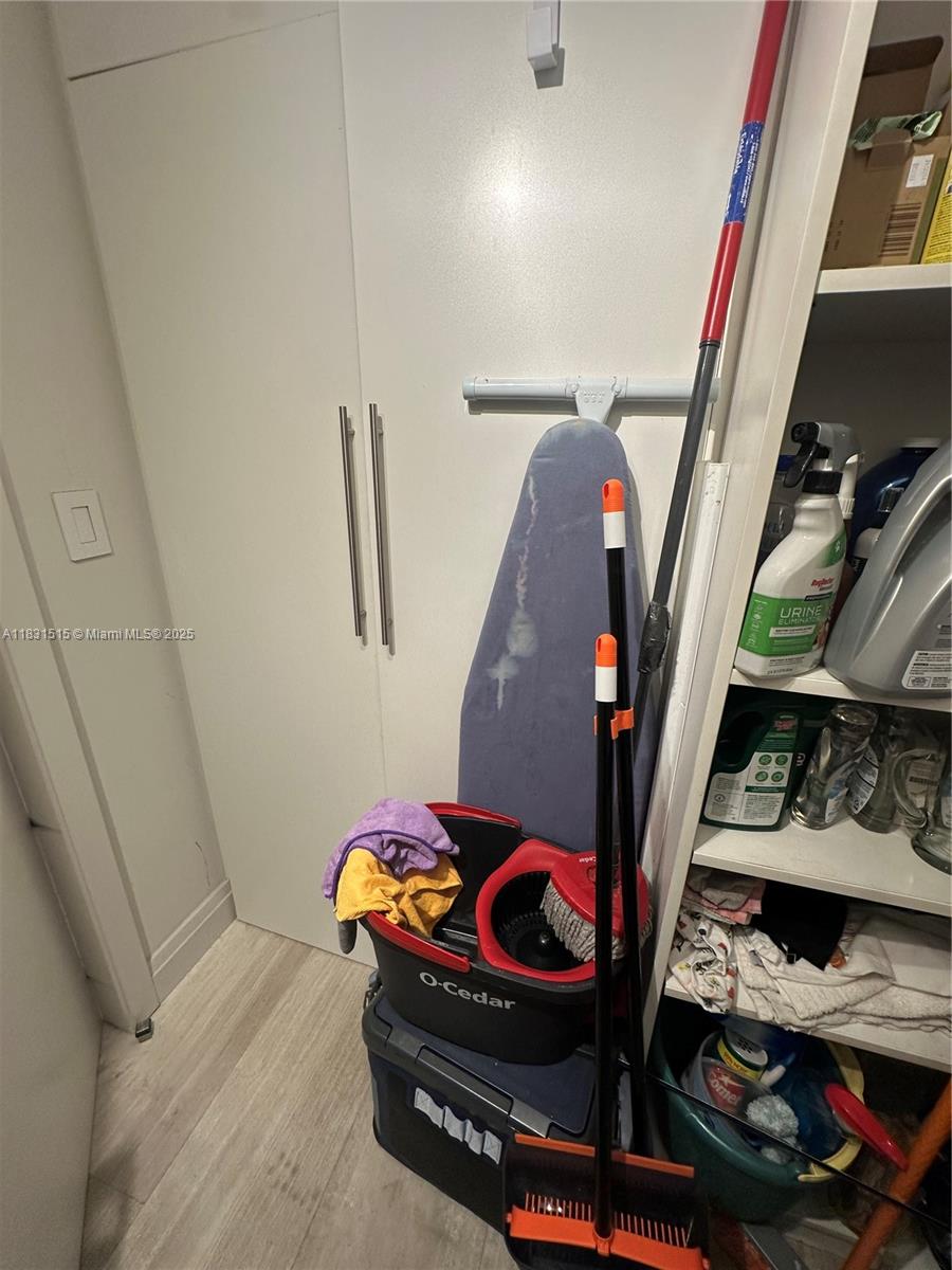 BRICKELL BAY CLUB CONDO - Residential