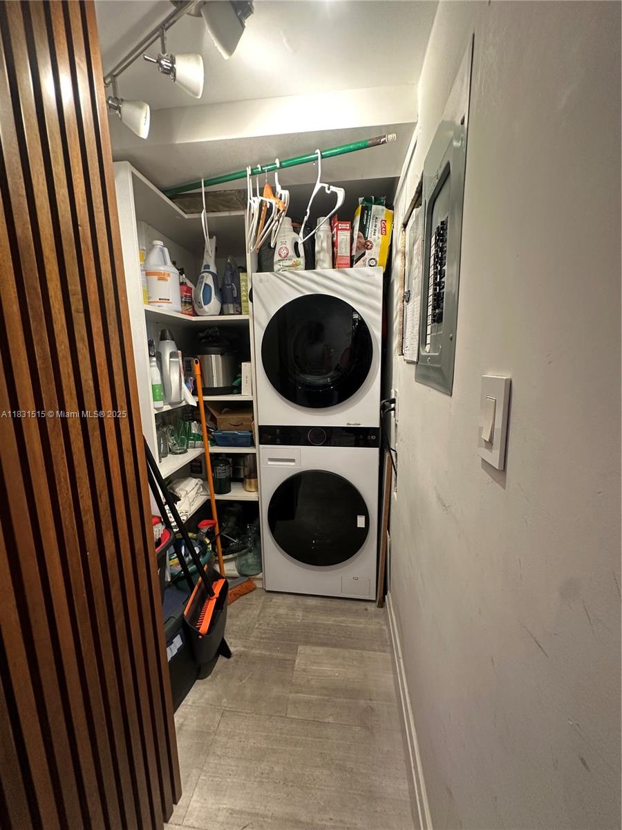 BRICKELL BAY CLUB CONDO - Residential