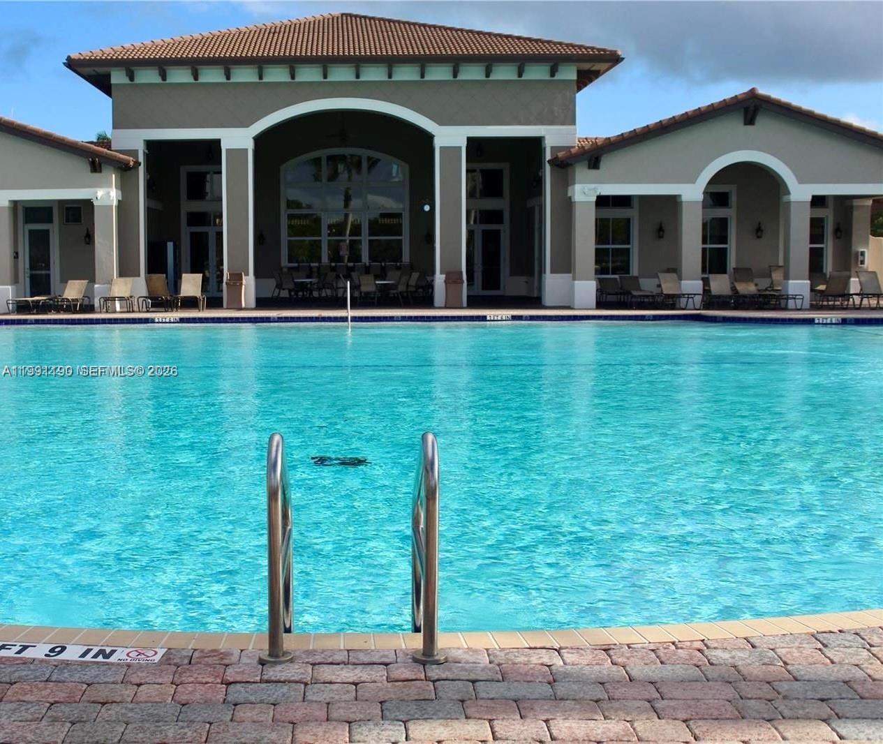 THE COURTS AT BAYSHORE II - Residential