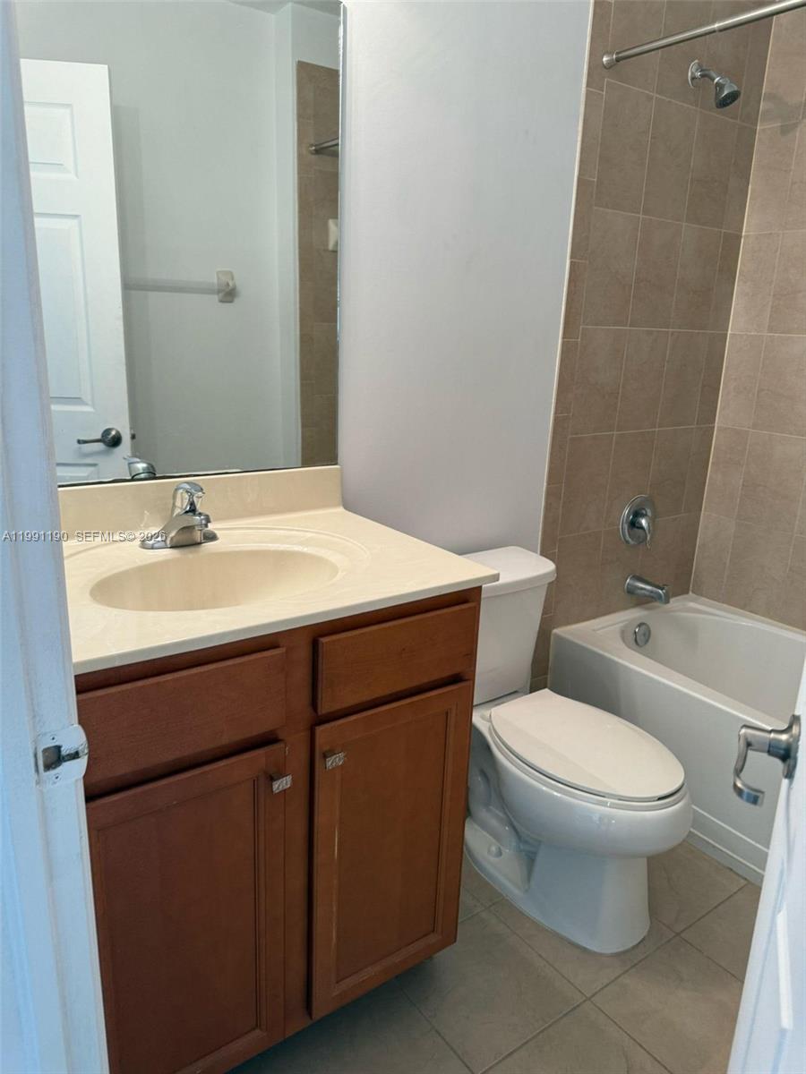 THE COURTS AT BAYSHORE II - Residential