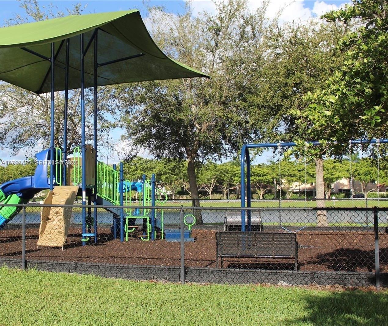 THE COURTS AT BAYSHORE II - Residential