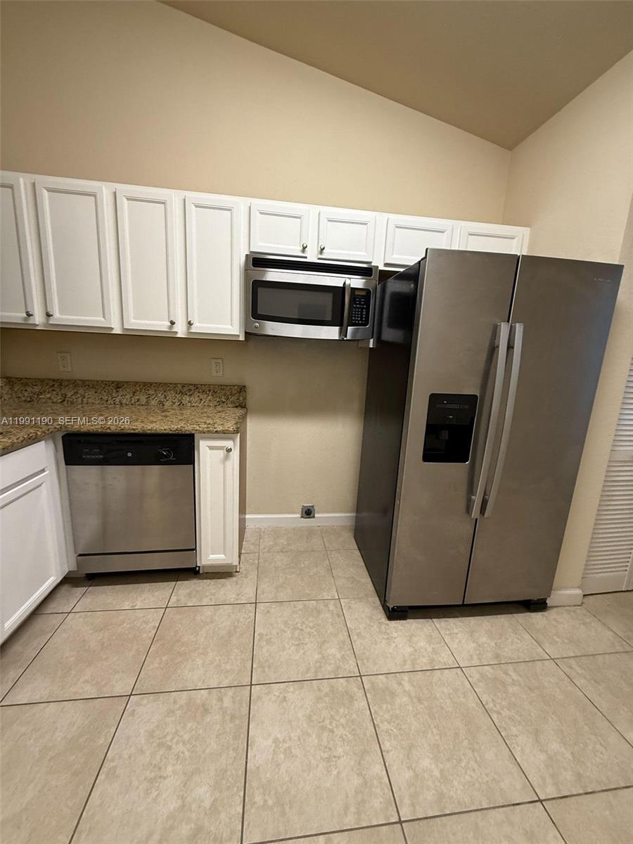 THE COURTS AT BAYSHORE II - Residential