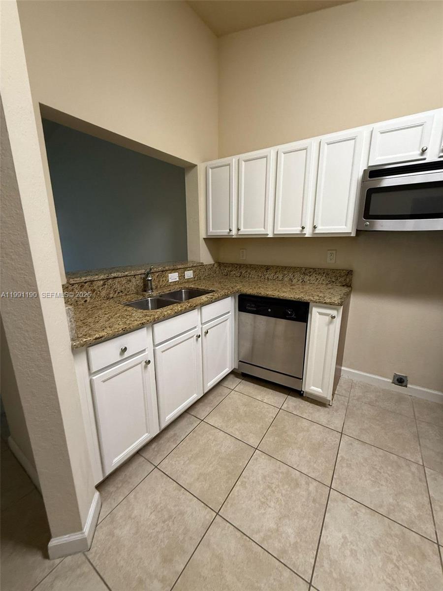 THE COURTS AT BAYSHORE II - Residential