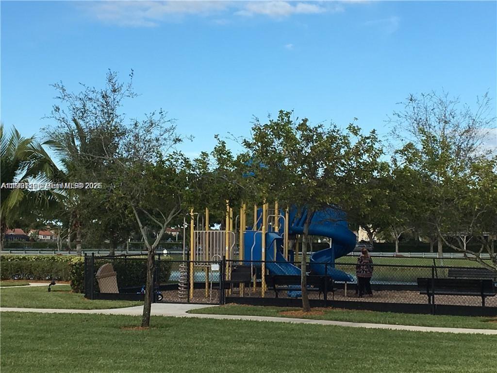 THE COURTS AT BAYSHORE II - Residential