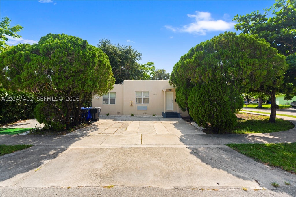 Photo of 5800 Taylor St #2, Hollywood, FL 33021 (MLS # A12047402)