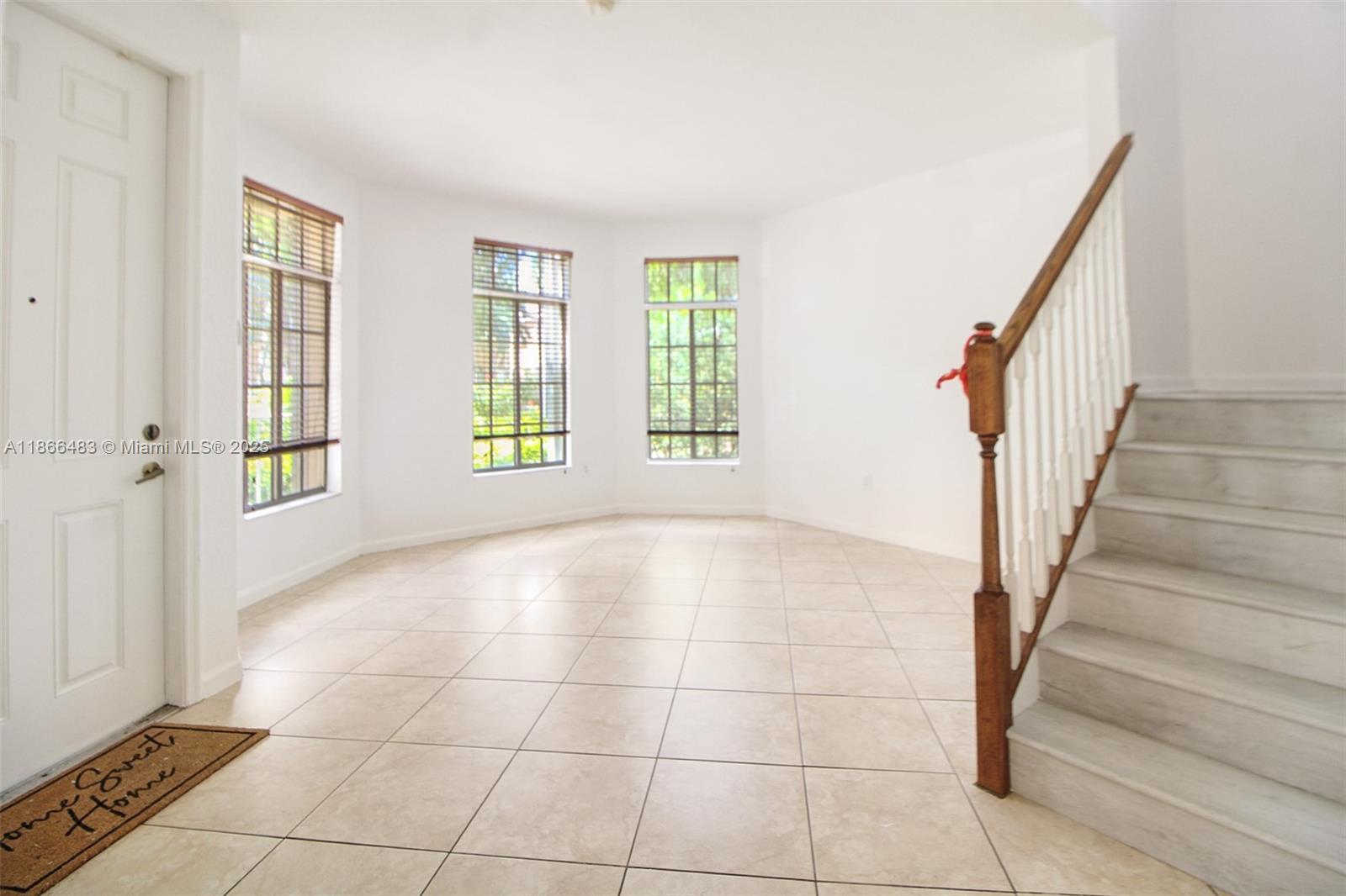 MANDARIN LAKES - Residential