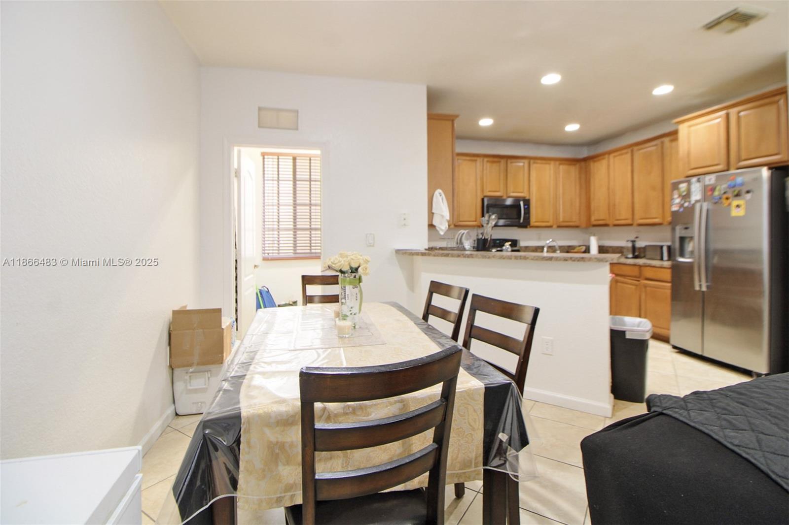 MANDARIN LAKES - Residential