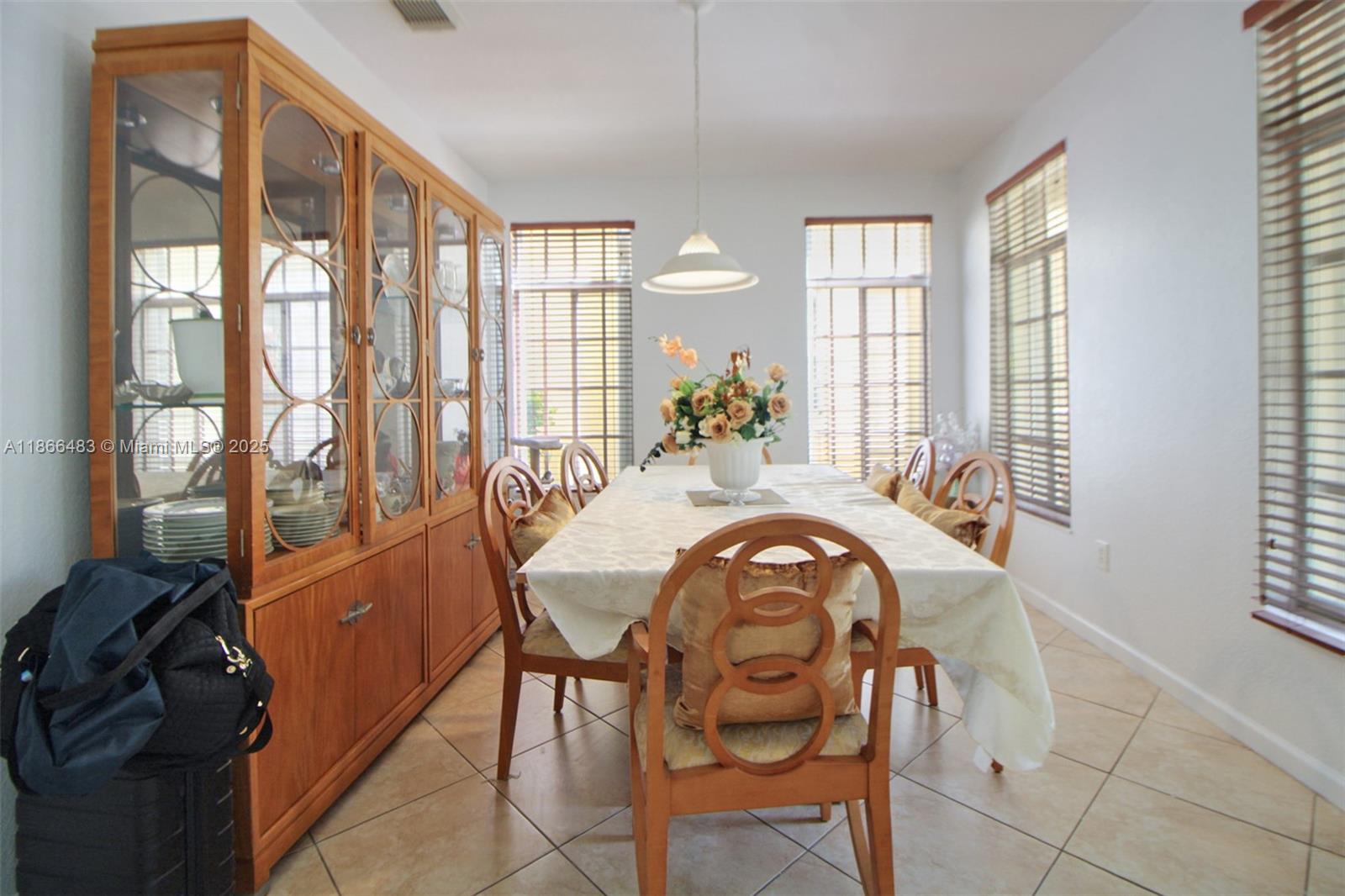 MANDARIN LAKES - Residential