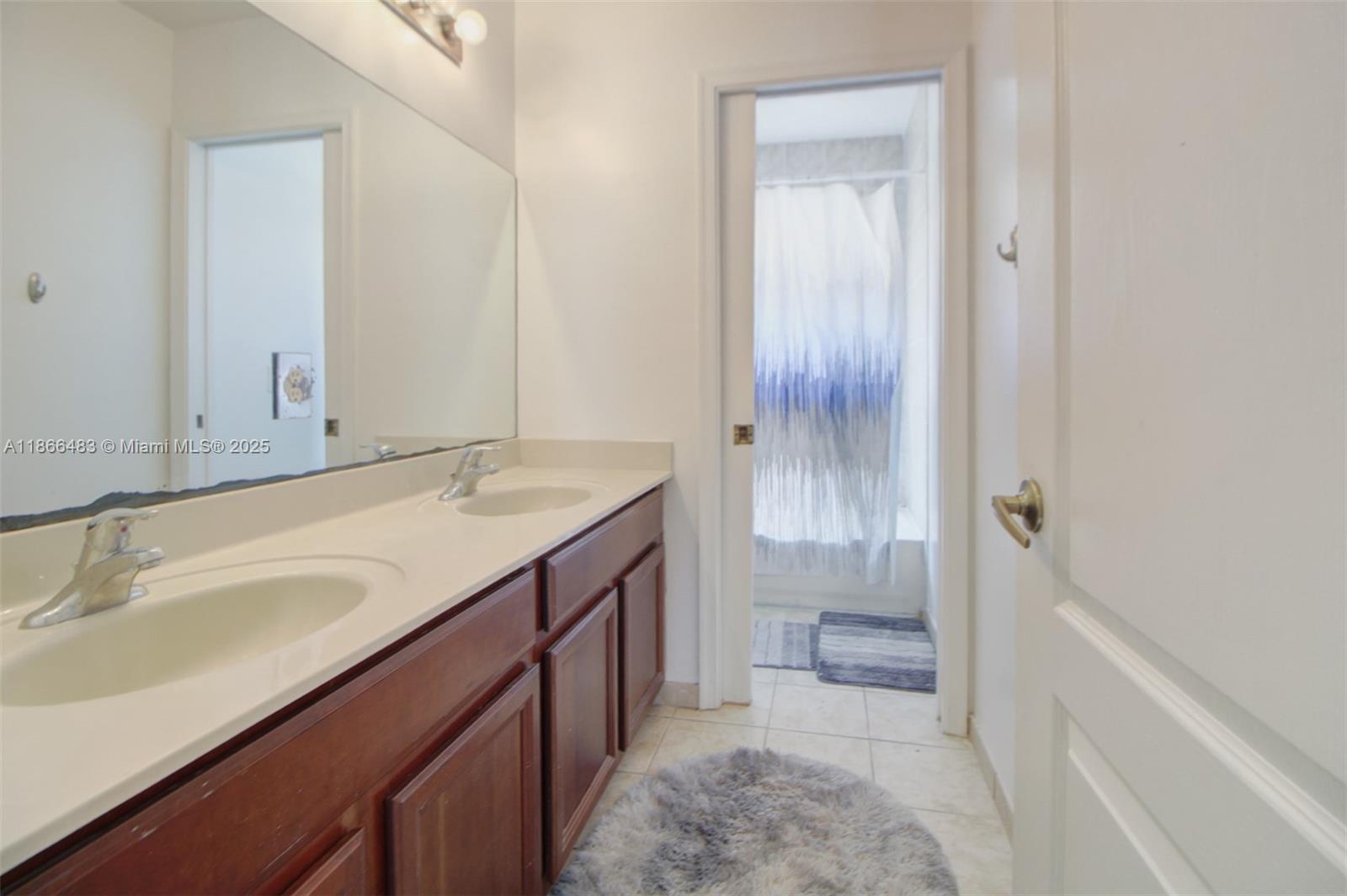 MANDARIN LAKES - Residential