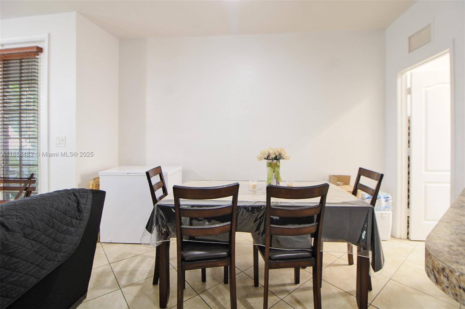 MANDARIN LAKES - Residential