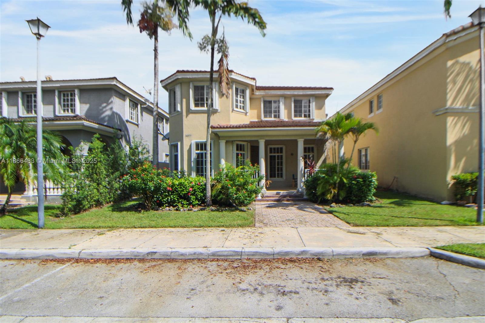 MANDARIN LAKES - Residential